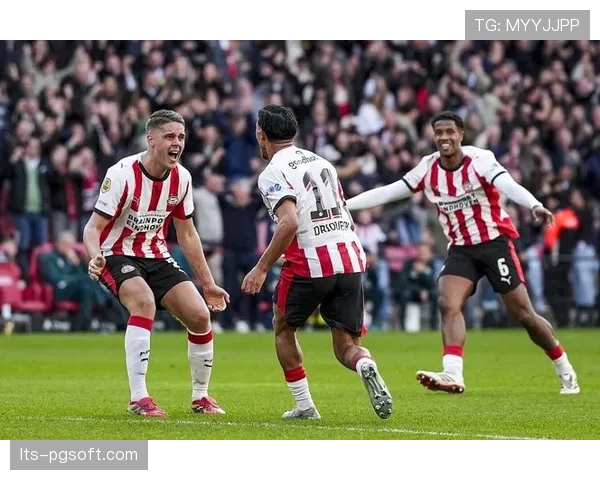 荷甲：埃因霍温6-0狂胜对手，提前三轮夺得联赛冠军